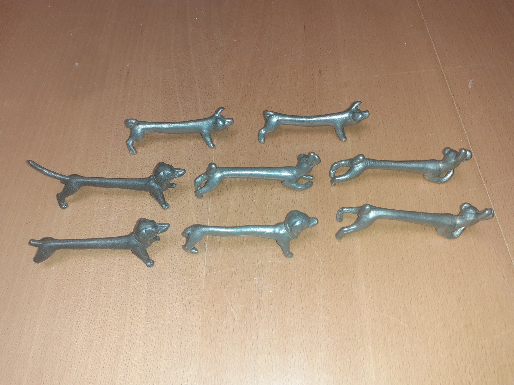 Set di posate: Acht Bestechbänkchen /-ablagen – Usato da Linthal venduto da Luther