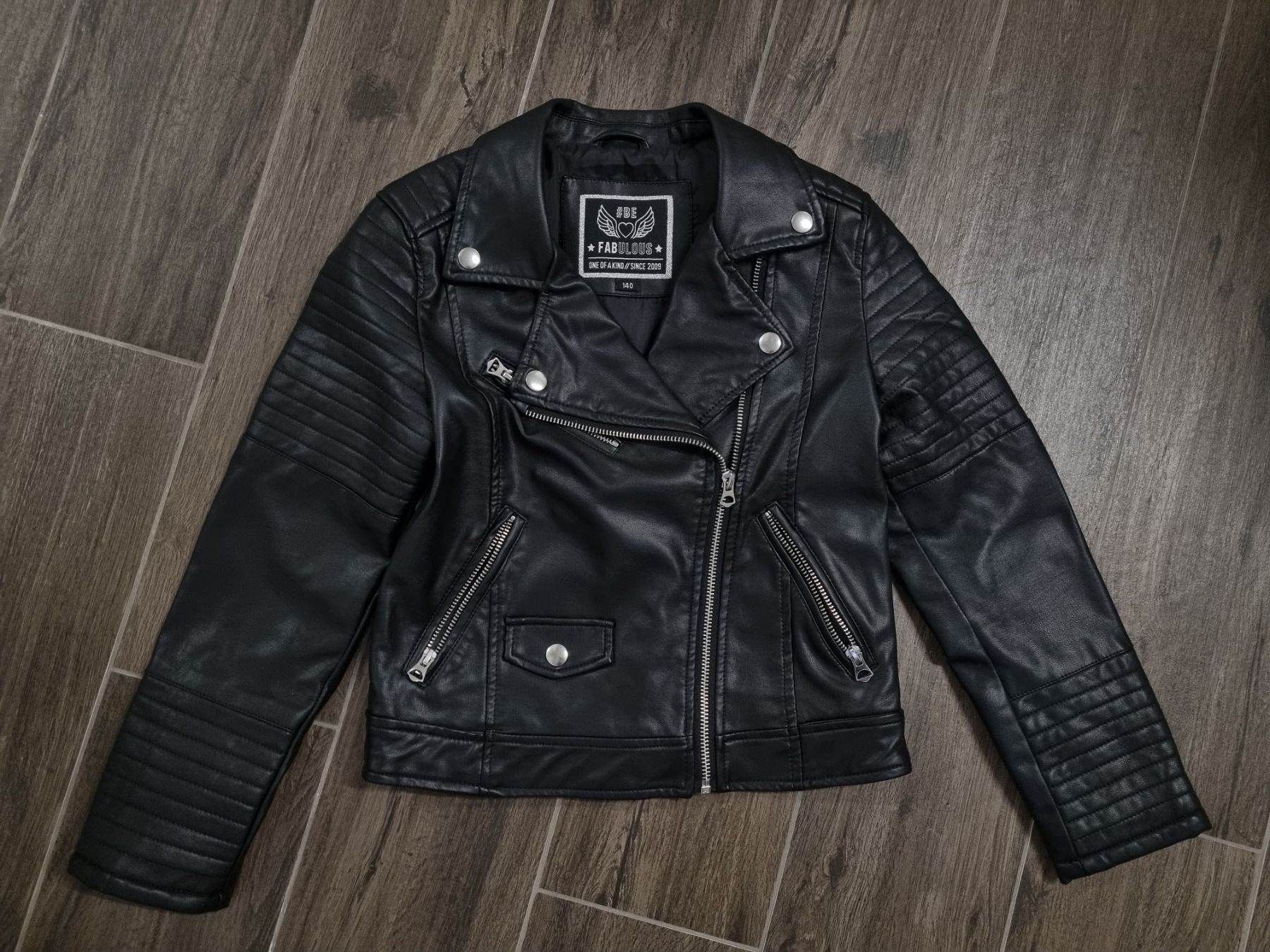 C&A Giacche & Cappotti: Mädchen Bikerjacke Gr. 140 – Usato da Wiesendangen venduto da kauftipp