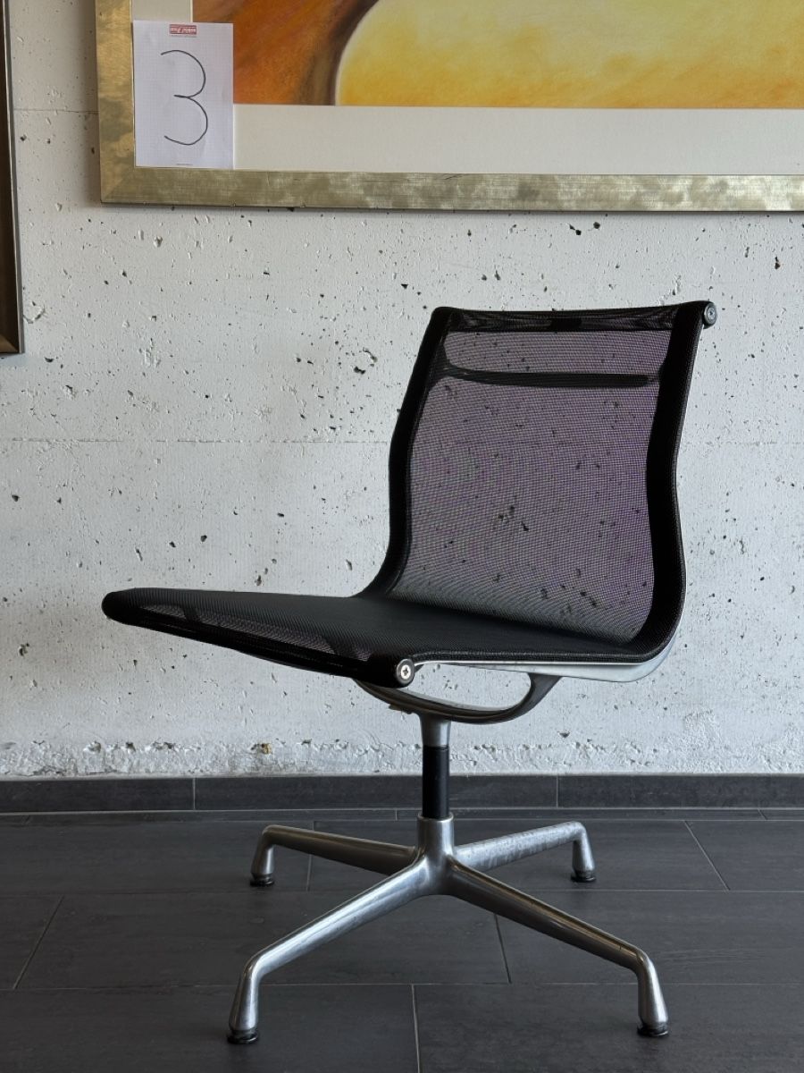 Eames Sedie: Vitra Eames Aluminium Chair EA 106 3/3 – Usato da Ulisbach venduto da Mithrandirr