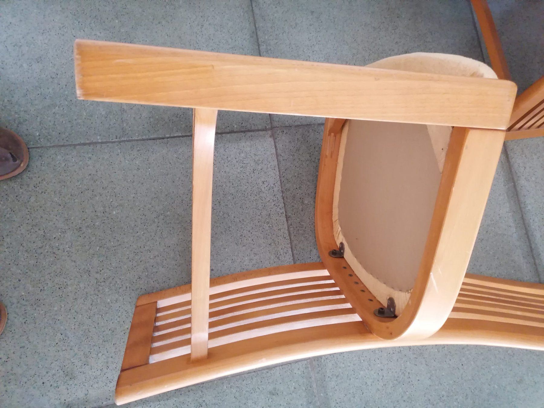 Sedie: 4 Holzstühle mit Polsterbezug, hellbraun. – Usato da Zürich venduto da Almohammed 4