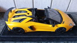 LAMBORGHINI AVENTADOR LP750-4 SV ROADSTER - MR 1:18