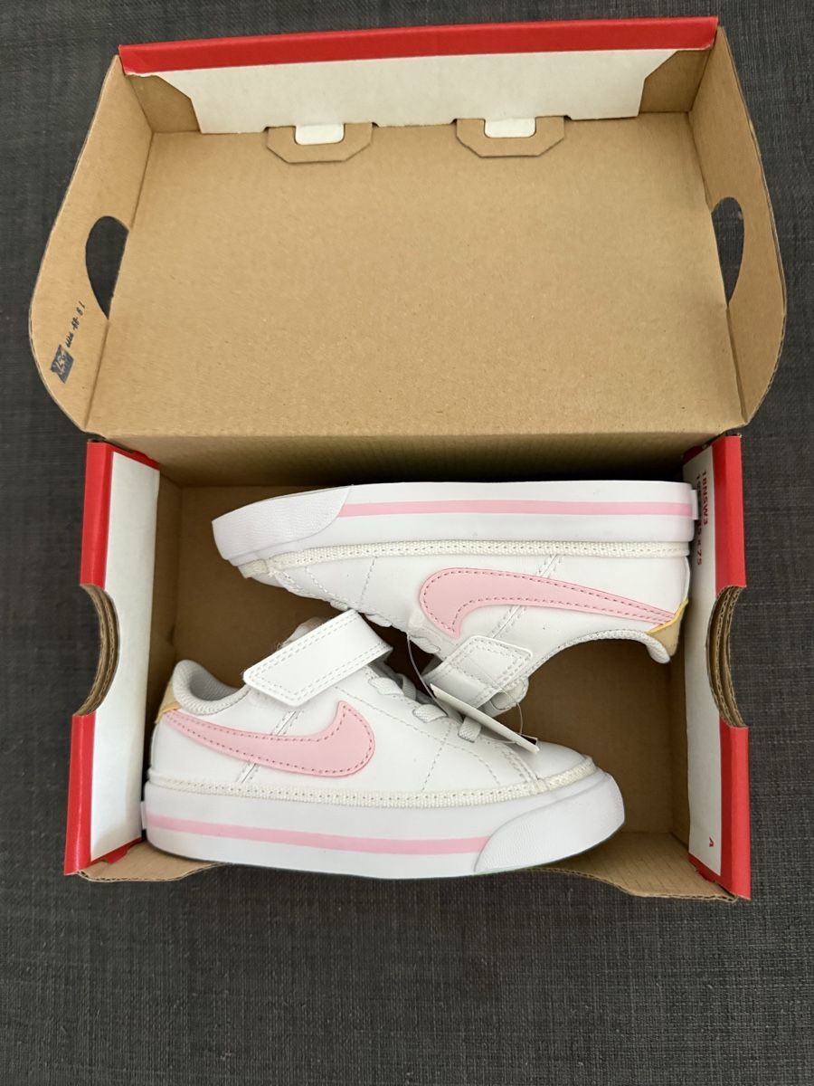 Nike Scarpe per ragazze: Nike fille 23.5 – Nuovo e nell'imballaggio originale da Ecublens VD venduto da charliecinquillo 3