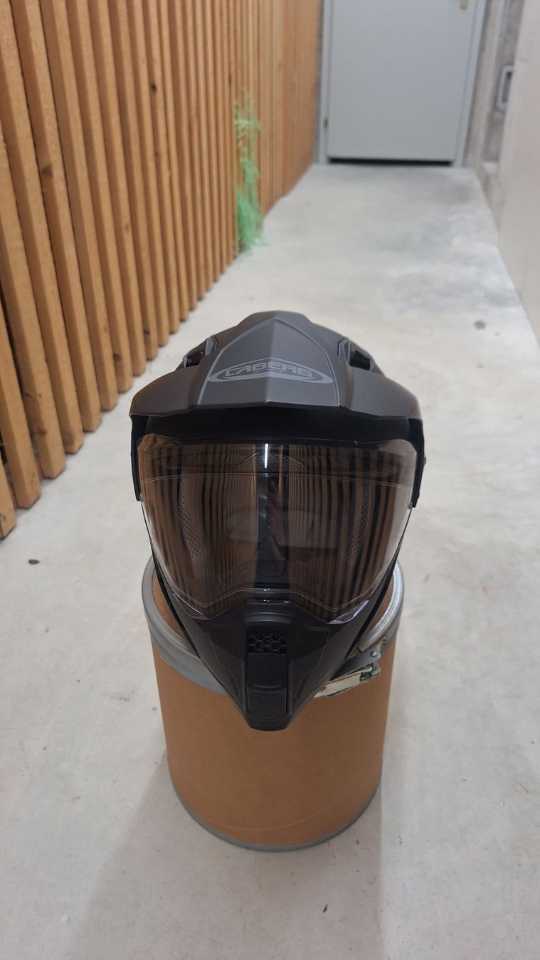 Caschi & visiere: Neuwertiger Motorradhelm Caberg Xtrace Grösse L – Usato da Zürich venduto da killerweasel