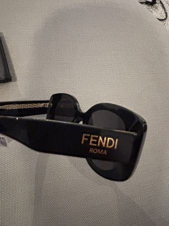 Elegante Fendi Sonnenbrille, Schwarz, wie Neu! Top Sommer