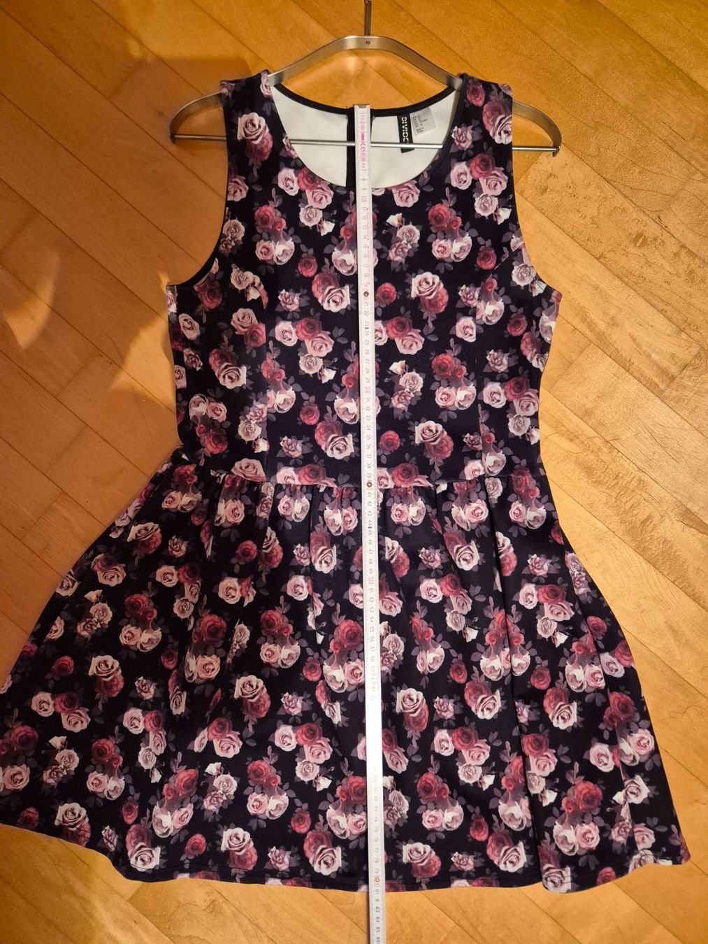 H&M Vestiti: H&M Kleid mit Rosenmuster – Usato da Walenstadt venduto da grischalounge1 4