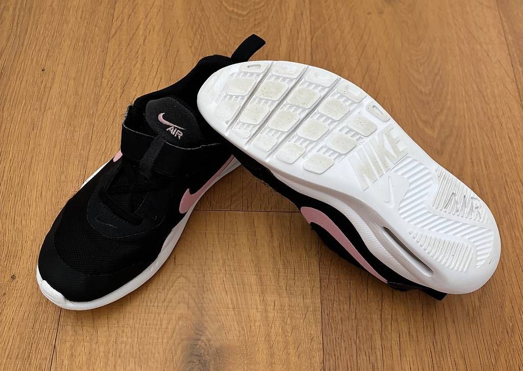 Nike Schuhe für Mädchen: Nike Turnschuh Gr. 33 – Gebraucht aus Stetten SH von Nicole_5 1
