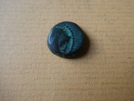 uralte Bronzemünze    12 mm     1.86  g