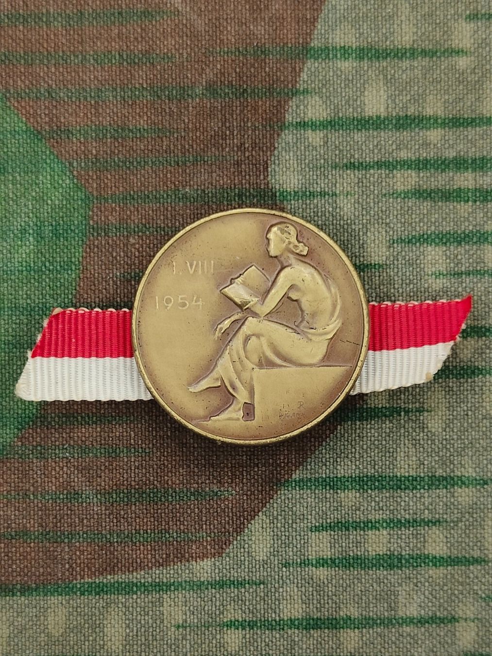 Placchette & Badge: 1. August Abzeichen 1954 mit Seidenband – Usato da Bauma venduto da SwissMilitaria