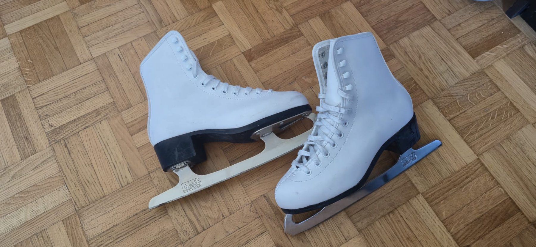 Pattini da ghiaccio: Patins à glace – Usato da Renens VD venduto da lau_h6tb