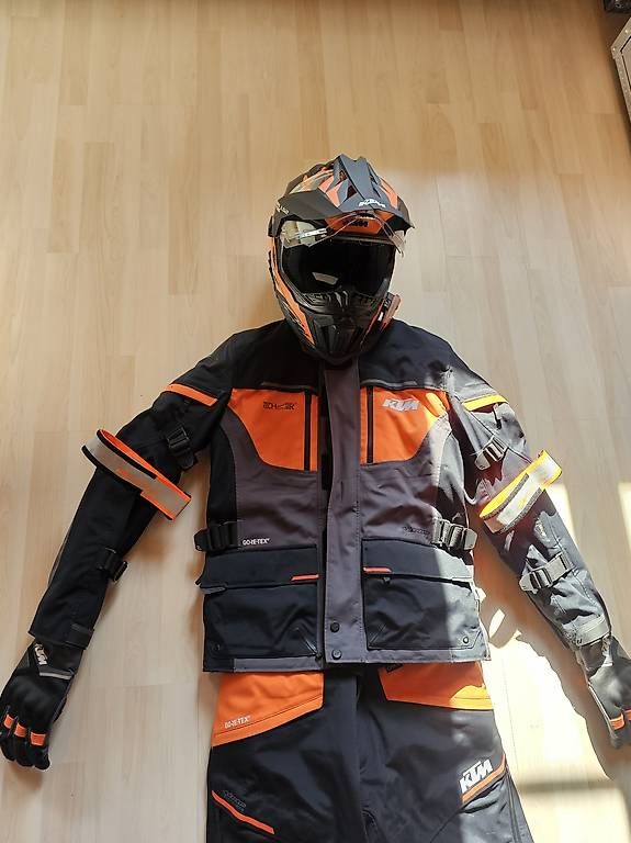 Lotti di vestiti: Motorradbeckleidung KTM – Usato da Schüpbach venduto da Nimba98 2