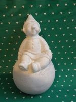 Gartenfigur Zwerg auf Kugel
