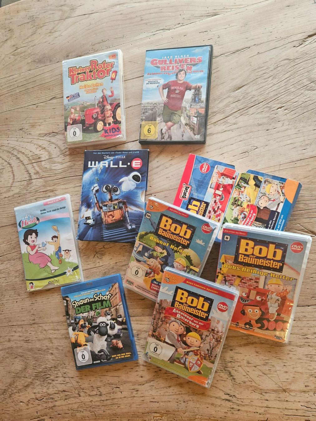 Tutti i DVDs: DVD-Set 8 Kinder-DVDs Bob d. B. Wall-E Heidi Shaun r Traktor – Usato da Schachen b. Herisau venduto da lilienstrauch
