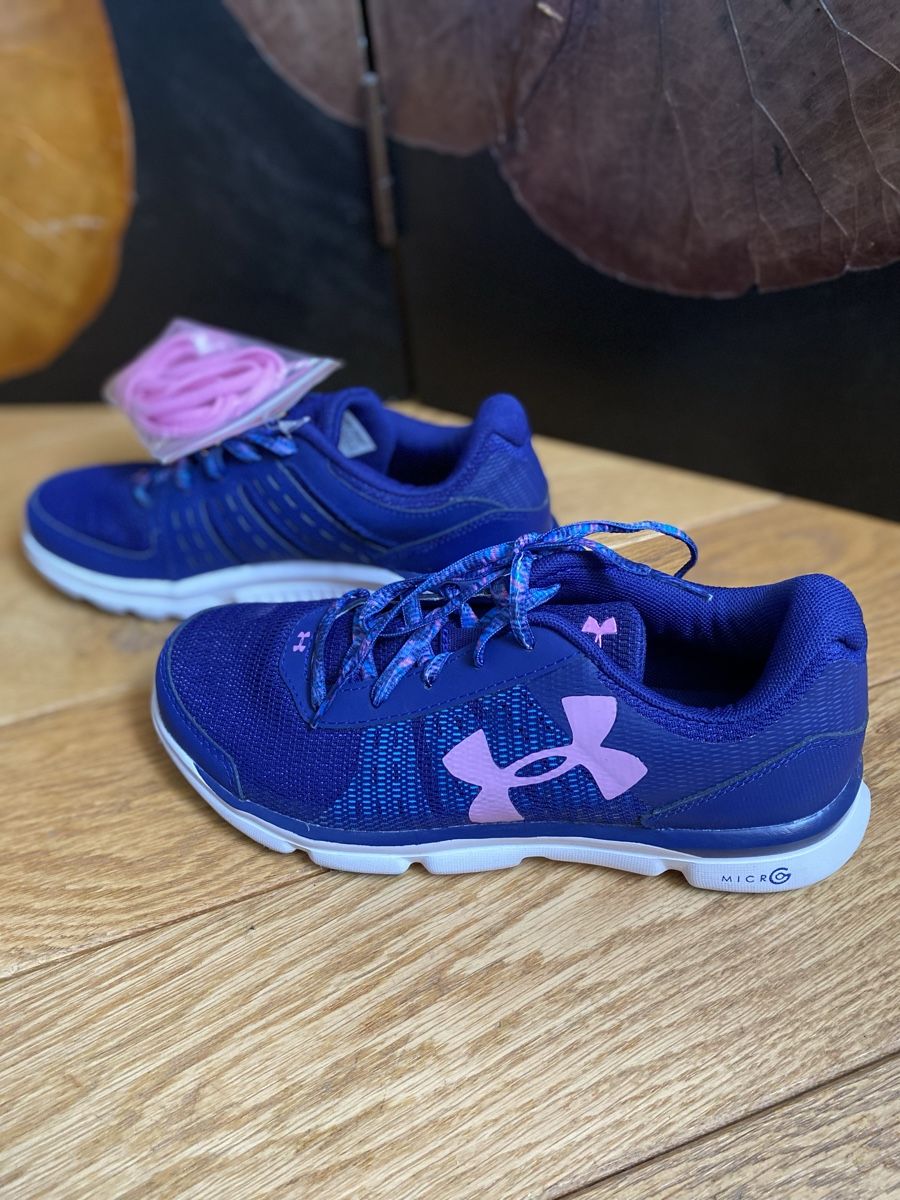 Under Armour Damenschuhe: Sneakers neufs Under Armour p. 37,5 – Neu und originalverpackt aus Broc von ffribourg 1