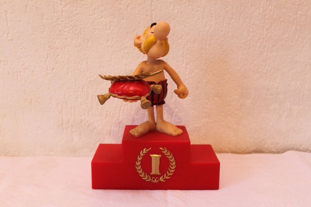 Figurine tirelire Idefix et le romain écrasé Astérix PLASTOY 80279