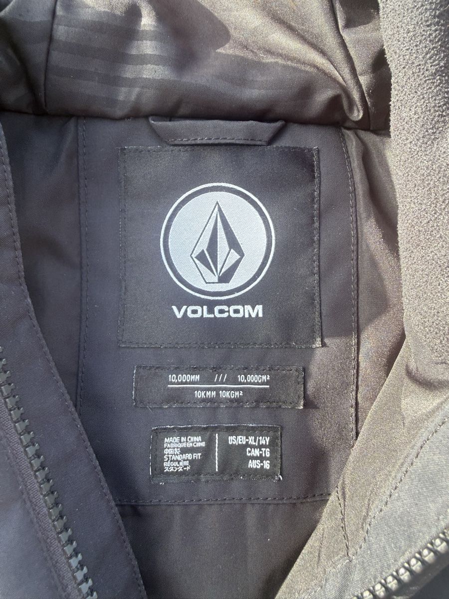 Volcom Jacken: Volcom Winterjacke mit Schneefang – Gebraucht aus Oberhofen Thun'see von nic_ld9k 1