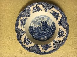 alter dekorativer Teller mit Abbildung Old Britain Castles