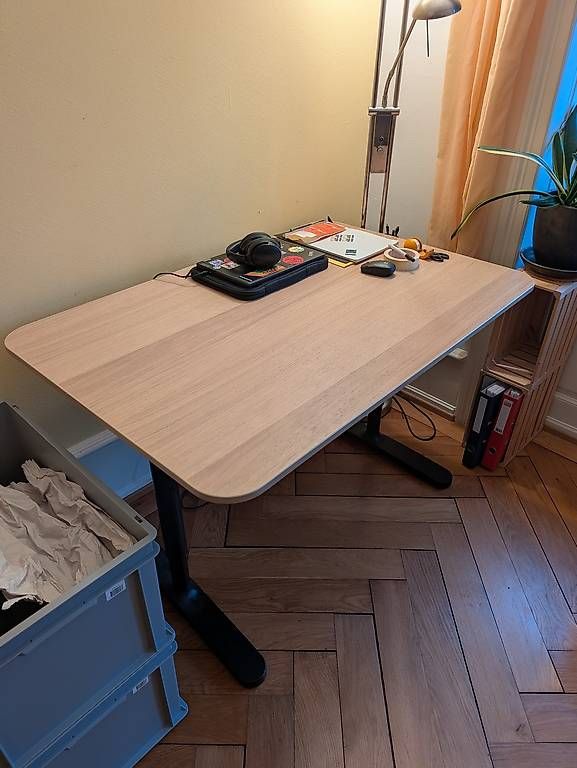 Schreibtische: Ikea Bürotisch – Gebraucht aus Basel von Gluggi01