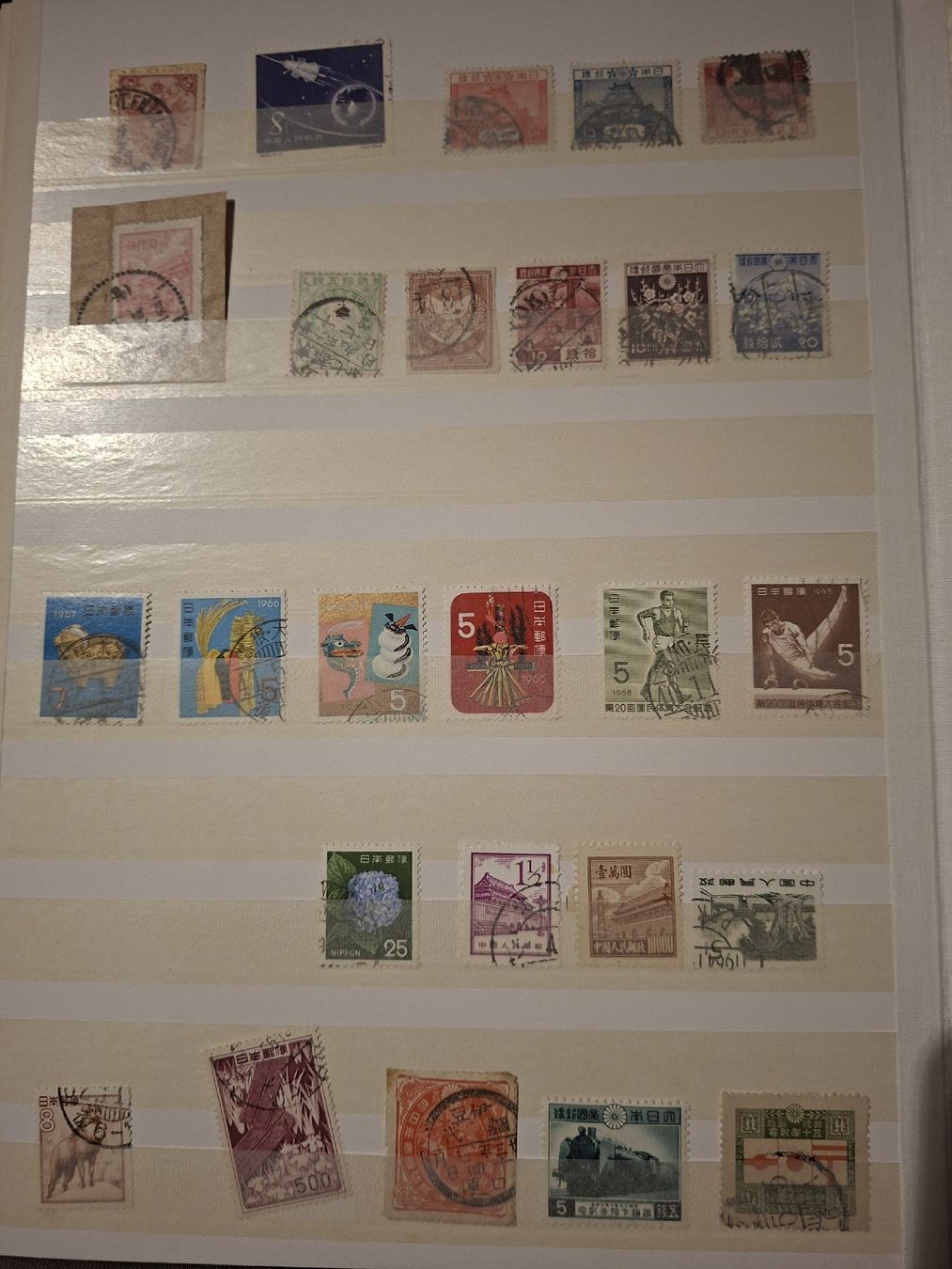 Tutti i francobolli: Briefmarken / Asiatisch / Diverses / Album – Usato da Balgach venduto da SIMEON27 1