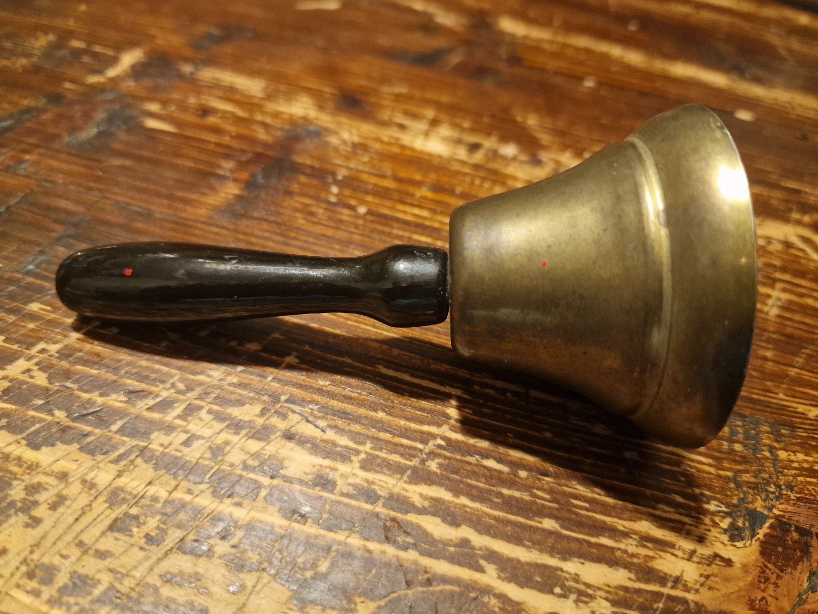 Cloches & sonnailles: Glocke mit Holzgriff alt Messing – D'occasion à Weite par Liane1973 2