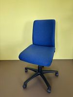 Gepflegter Bürostuhl, mit gratis Bodenschutzmatte