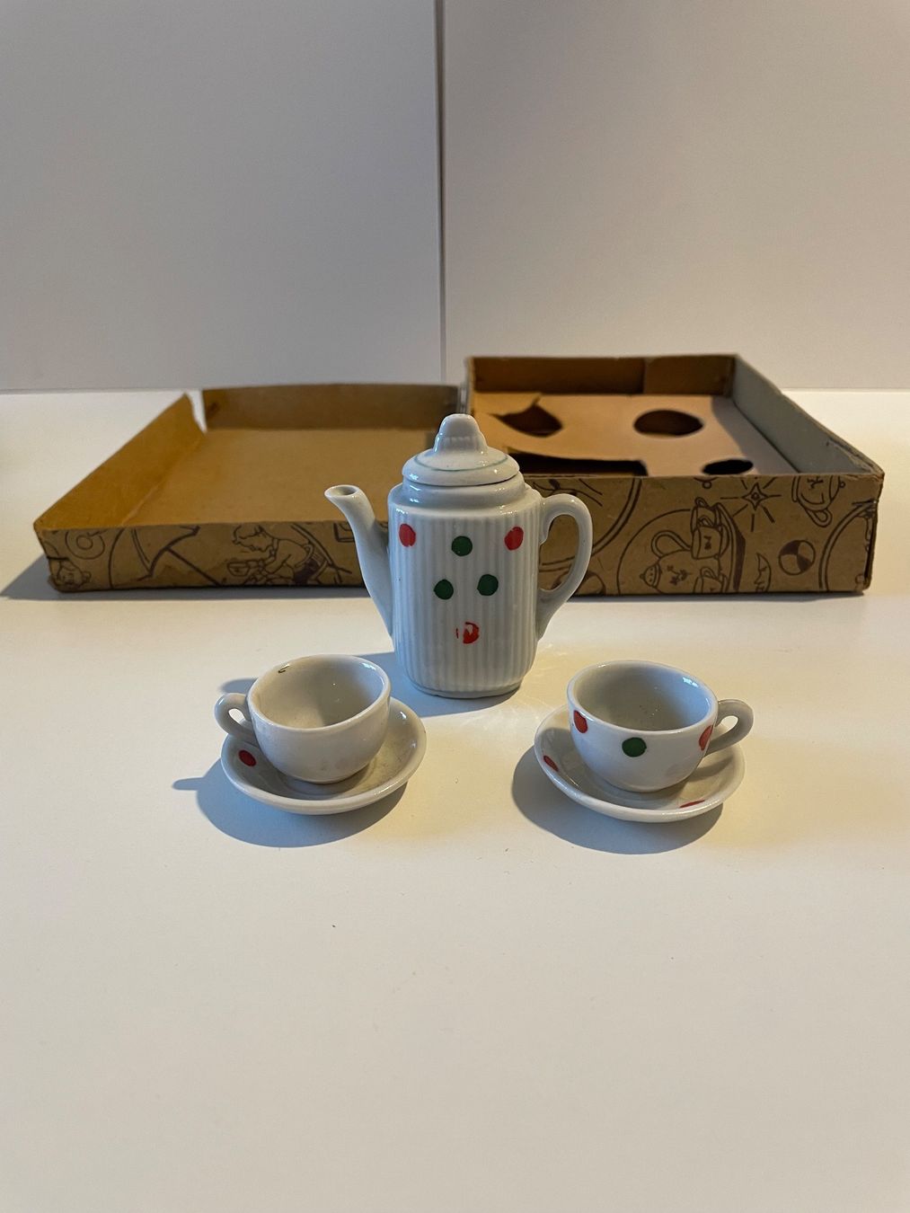 Spielzeuge: Dînette dans sa boite d'origine – Gebraucht aus Vevey von dam_9t5w