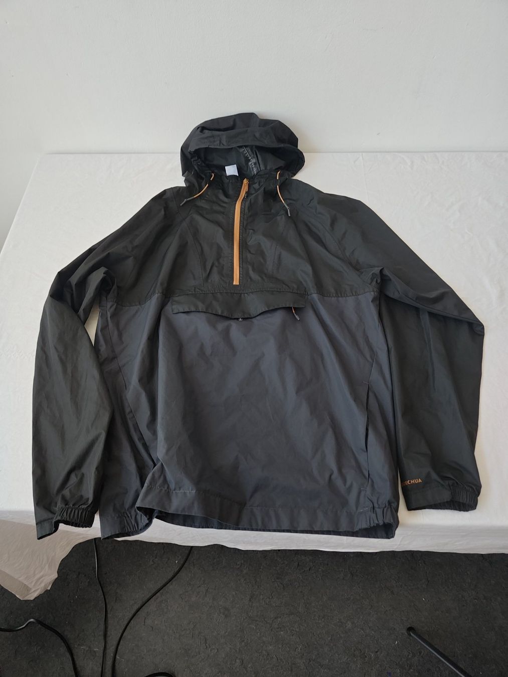 Decathlon Giacche: Schwarz-graue Decathlon Regenjacke, Gr. M – Usato da Zürich venduto da jan_dwt5