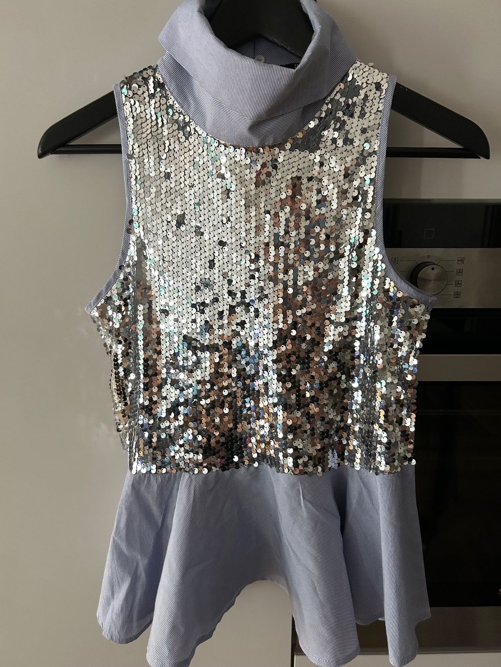 Camicette: Sleeveless blouse with sequins – Nuovo (secondo la descrizione) da Biel/Bienne venduto da zit_v5yc