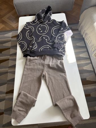 Kapuzenpulli und Hose gr. 134/140