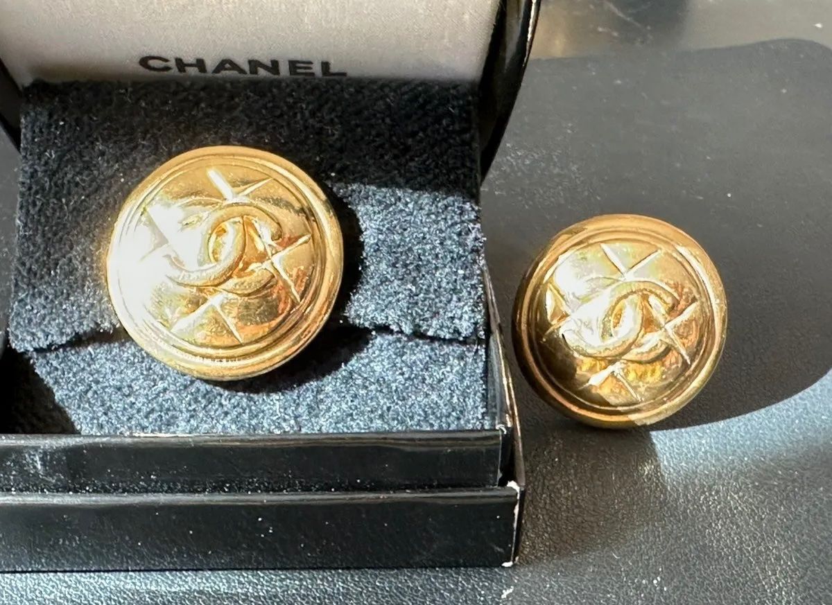 Chanel Orecchini pendenti & Orecchini a lobo: Chanel Vintage Coco Mark CC Clips Ohrringe – Usato da Triesen venduto da atos87 2