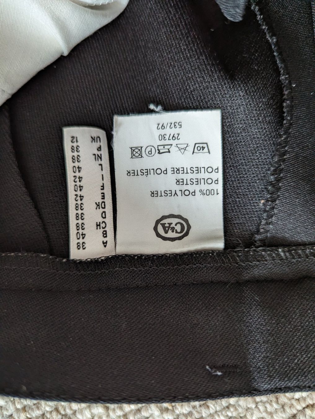 C&A Pantaloni: Hose schwarz Grösse 38 – Usato da Spiez venduto da Crazyduck 2