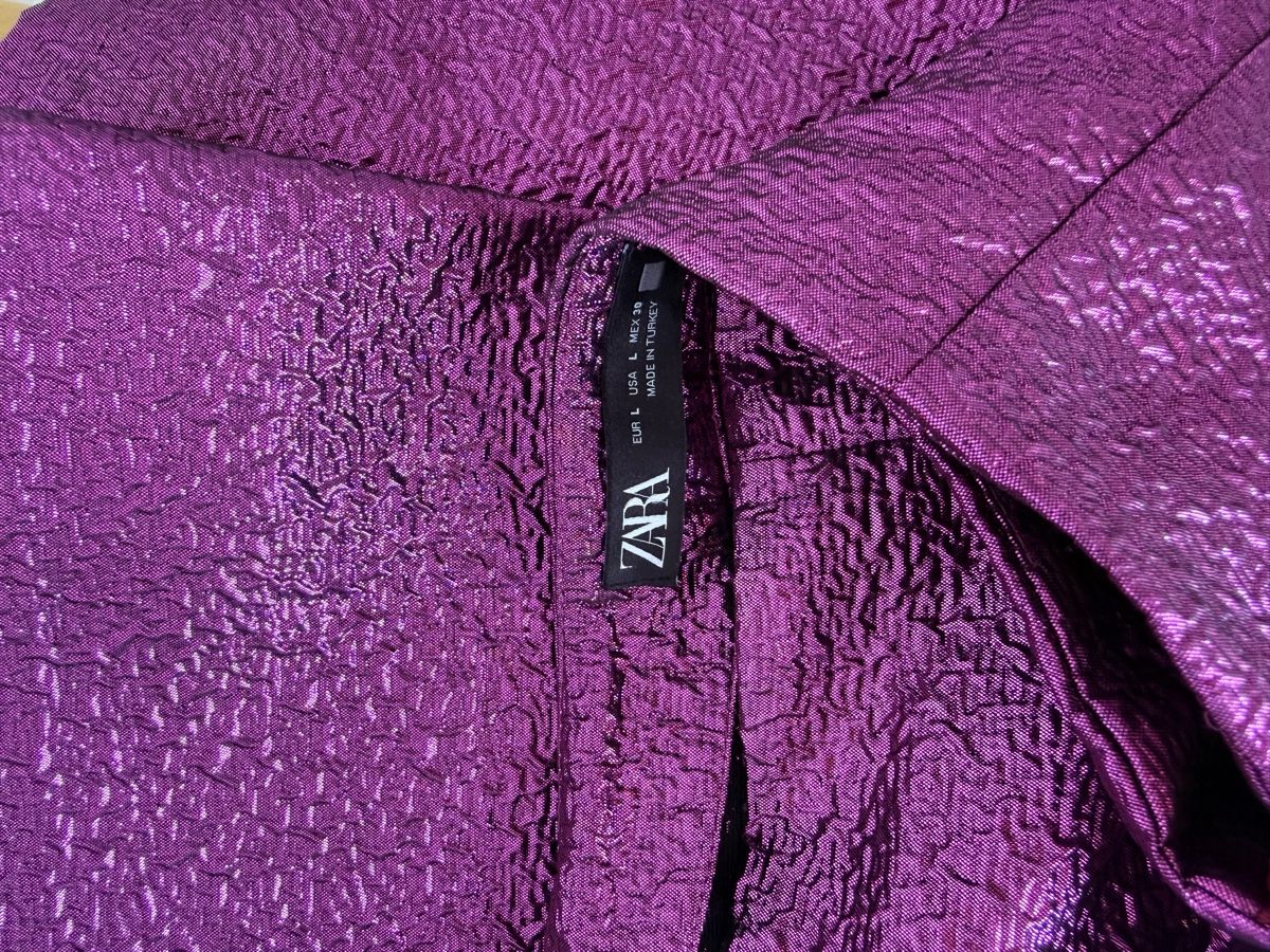 Zara Gonne: Zara Metallic Purple Mini Skirt – Nuovo (secondo la descrizione) da Corsier-sur-Vevey venduto da Kristina.Nova 4