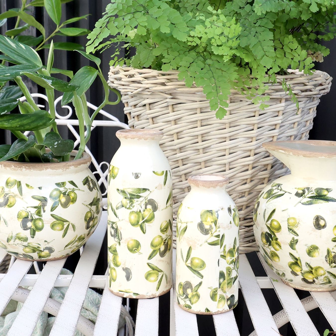 Vasi & Recipienti: Blumenvase, Höhe 15,5 cm mit Olivenmuster – Nuovo e nell'imballaggio originale da Innertkirchen venduto da Glatthard-Interior