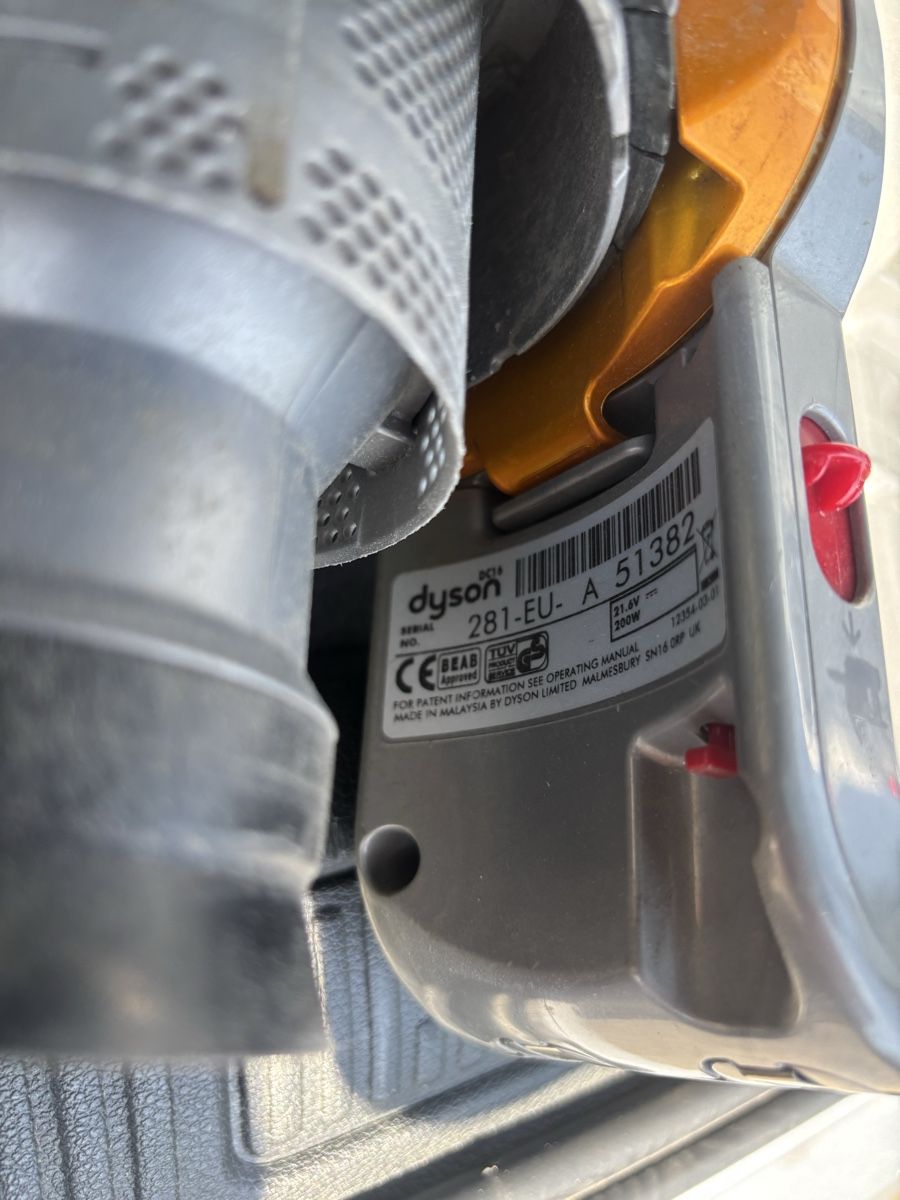 Dyson Staubsauger & Zubehör: Dyson DC16 pour pièces  – Defekt aus nods von Tozzifan 5
