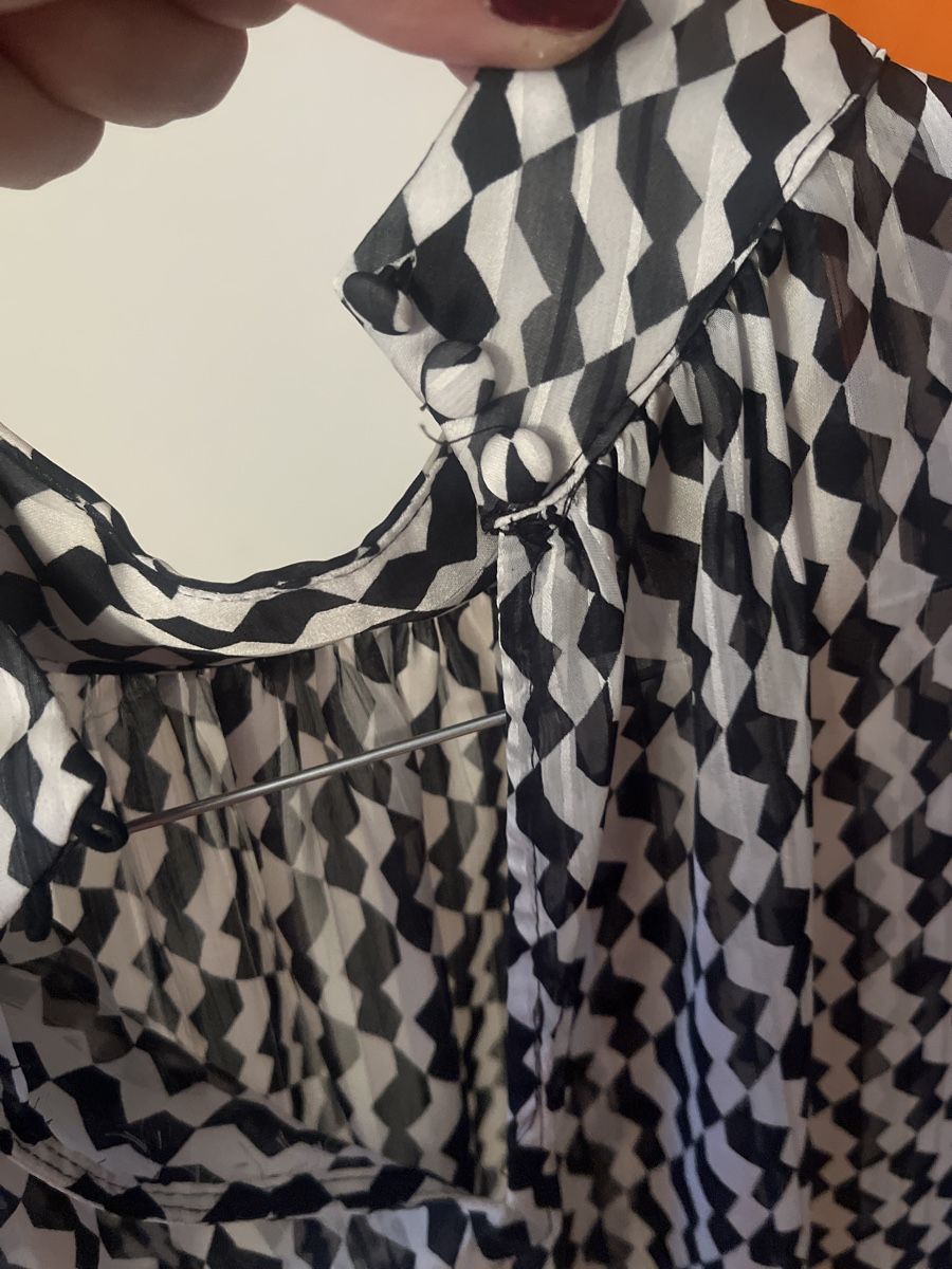 H&M Blusen: H&M chiffon Bluse mit leichtem Stehkragen 36 – Gebraucht aus Zürich von kleinesgrau 2