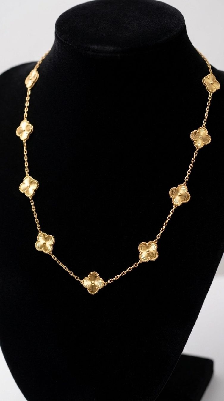 Colliers: Collier petit trèfle doré – Neuf avec emballage d'origine à St-Maurice par Sandrinette123