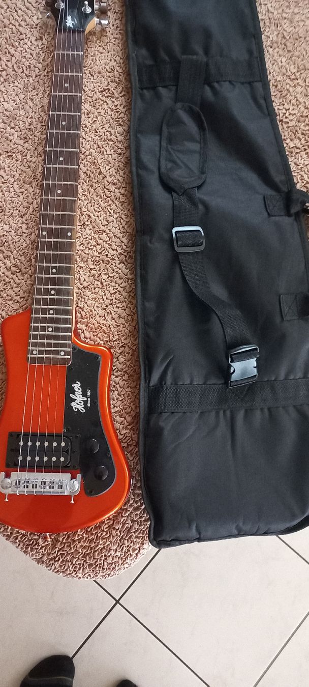 Strumenti musicali: Höffner Gitarre mit Sender und Tasche – Usato da Schaffhausen venduto da raj_f5dm