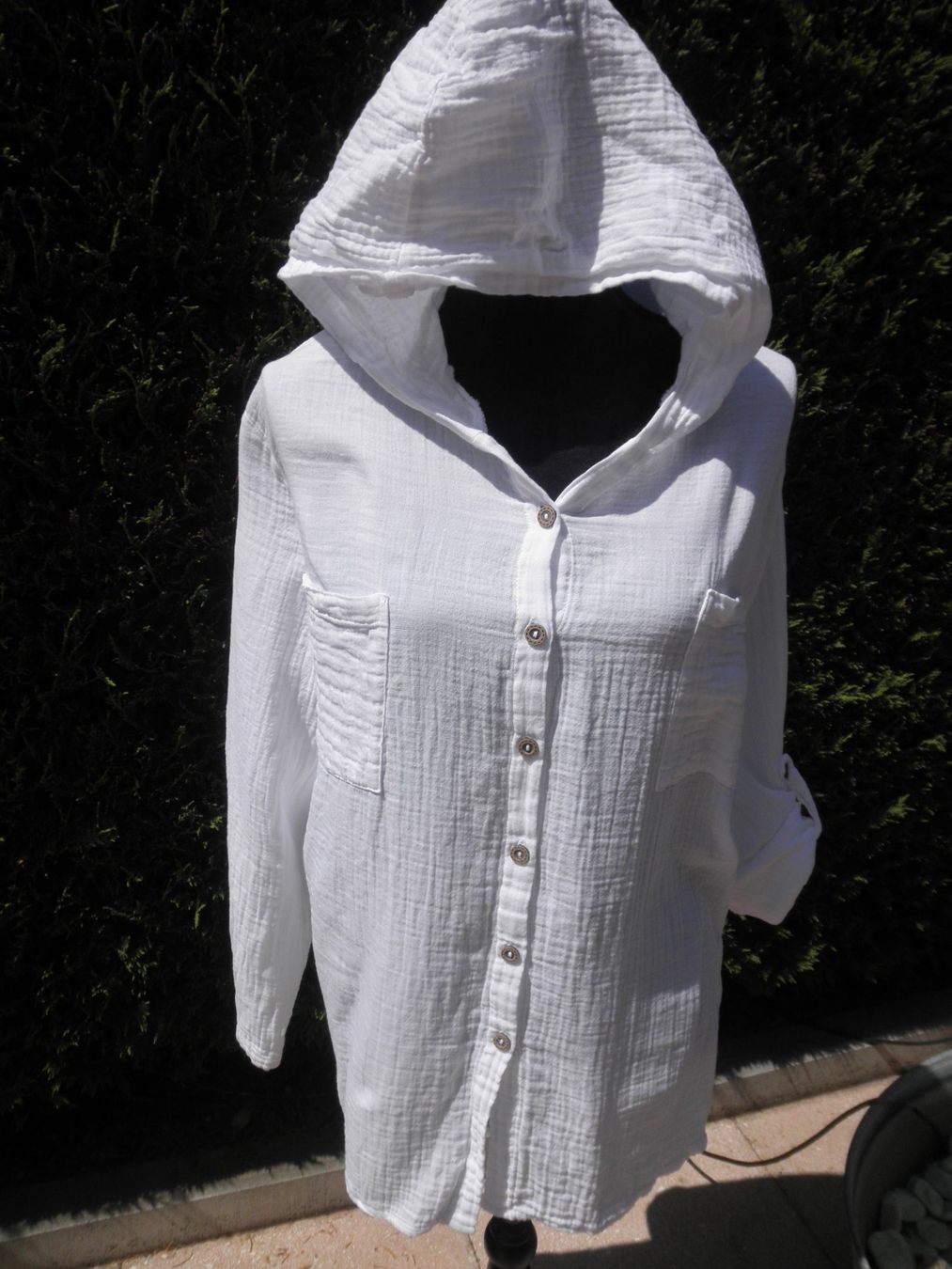 Blusen: Bluse mit Kapuze Weiss – Gebraucht aus Buttwil von Engelhaar