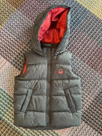 Benetton Weste mit Kapuze, Grösse XS/4-5 Jahre