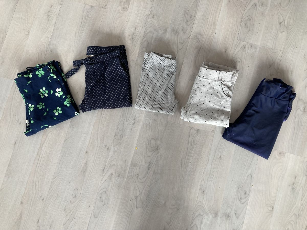 Lotti & Set di vestiti: Kleiderpaket Hosen Mädchen 128 – Usato da Amden venduto da Karplusan