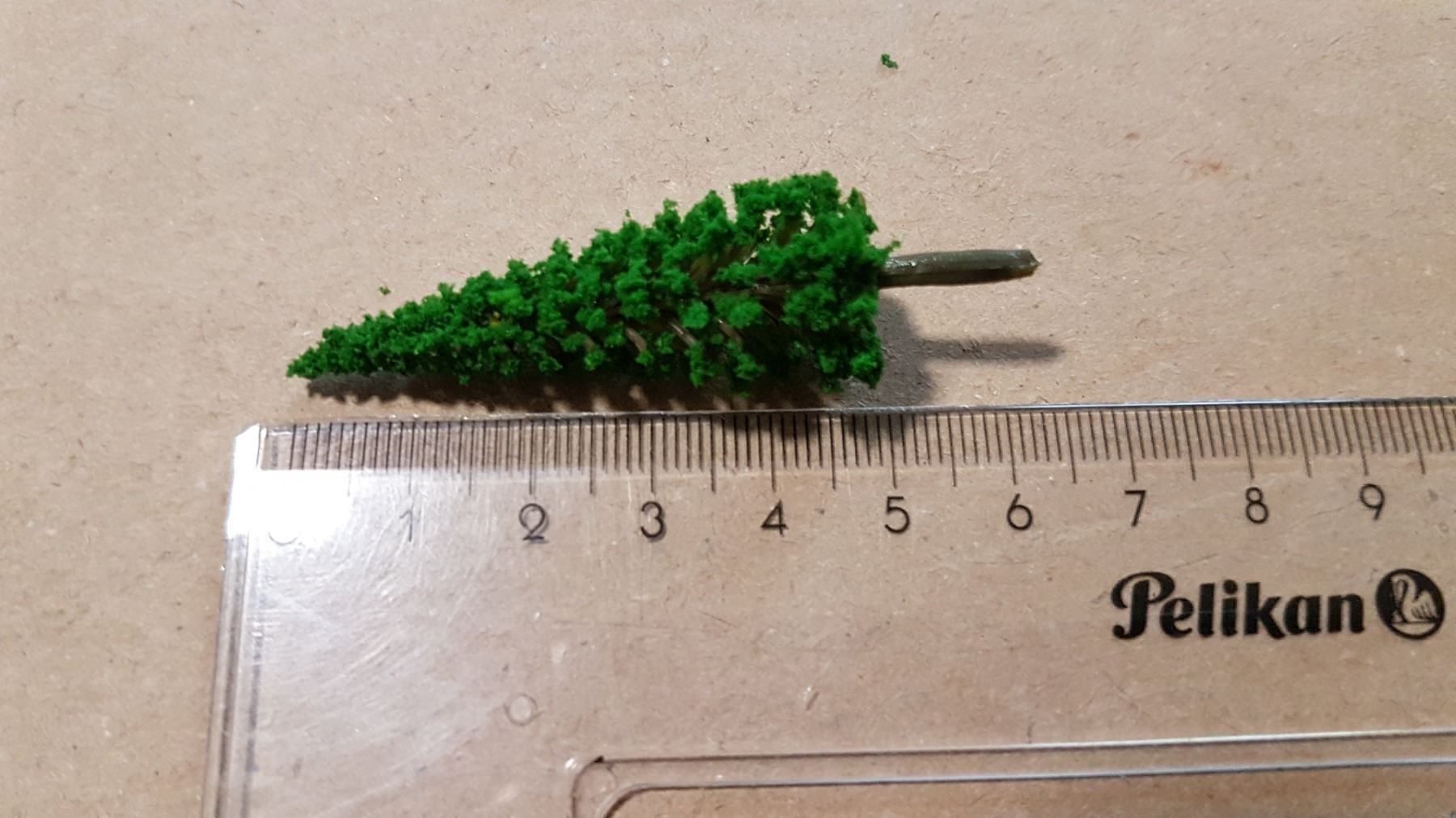 Modelleisenbahnen: 10 sapins verts foncés – Neu und originalverpackt aus Saxon von Sebdem 1
