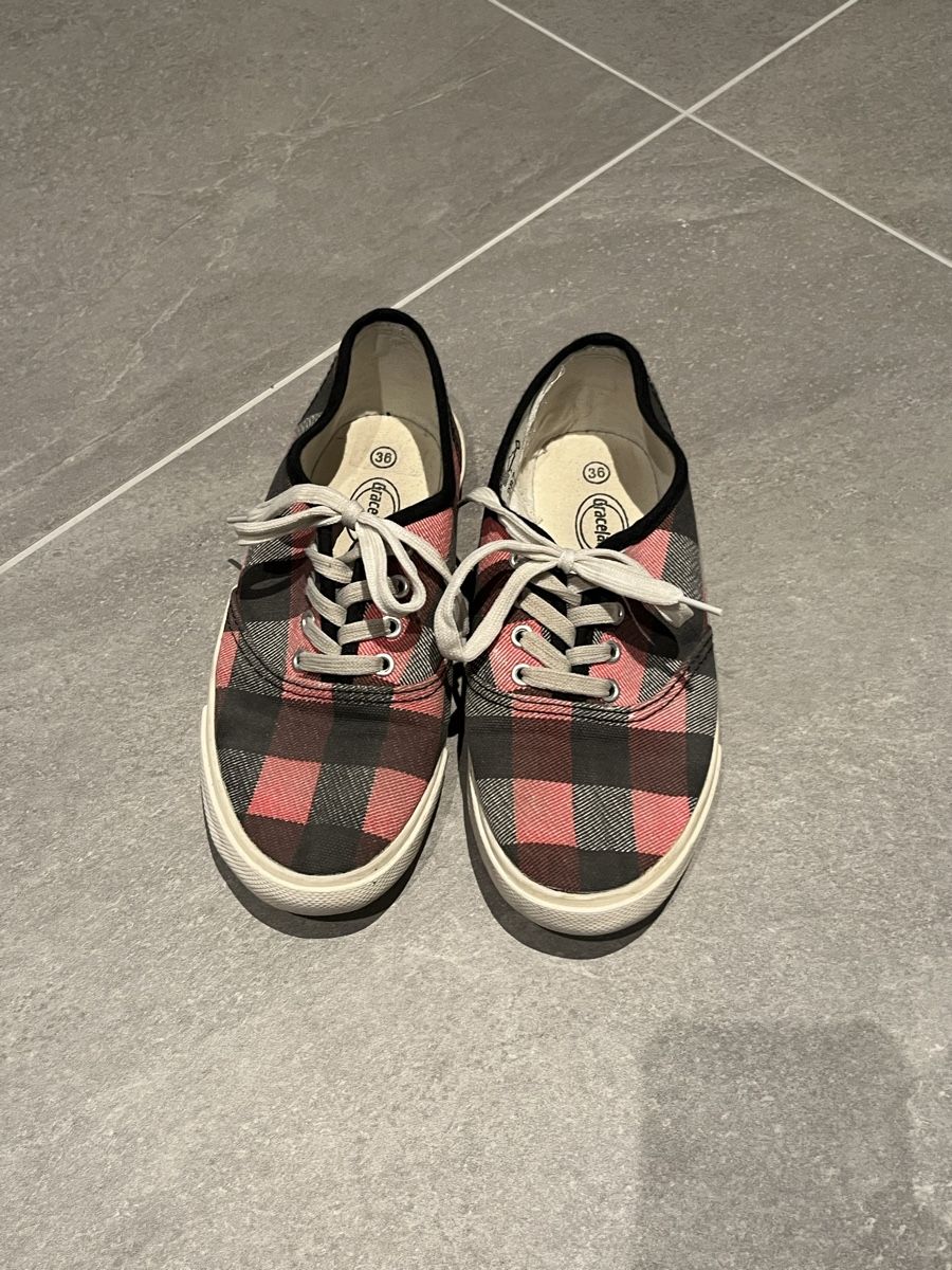 Chaussures femmes: Turnschuhe – D'occasion à Fraubrunnen par amm_7kp6