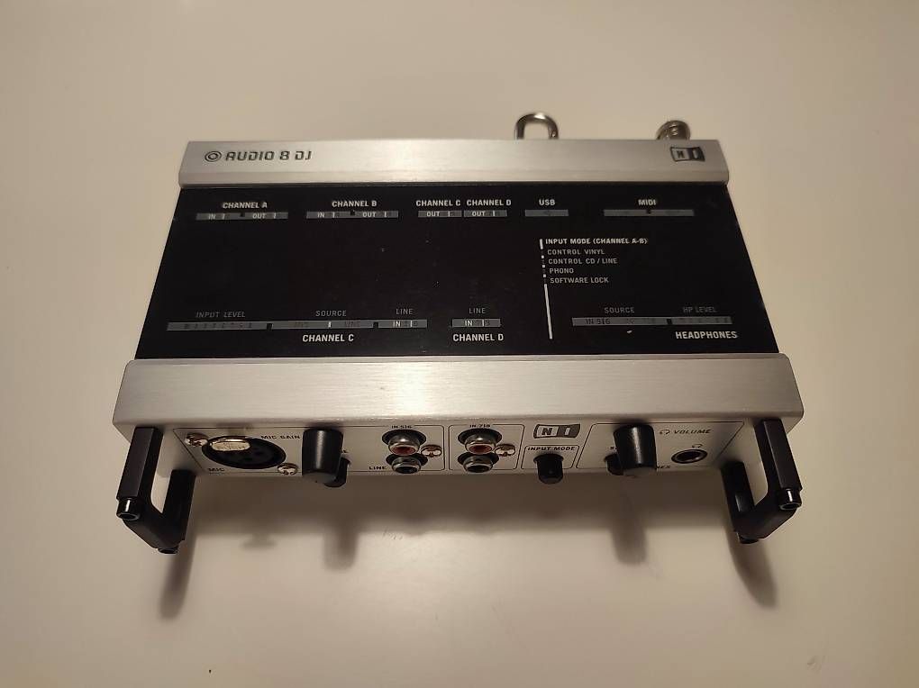 Studioequipment: Native Instruments Audio 8 Dj Interface, mit Traktor! – Neu (gemäss Beschreibung) aus Zürich von Cuzco6