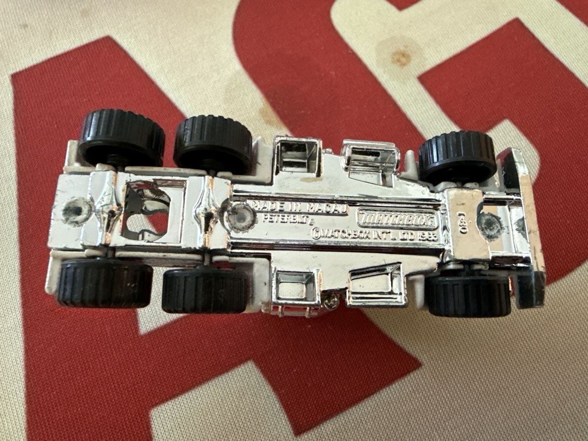 Peterbilt Modellautos: Matchbox Peterbilt Sattelzug Federal Express Weiss, Sammlers – Gebraucht aus Basel von Zomeg 5