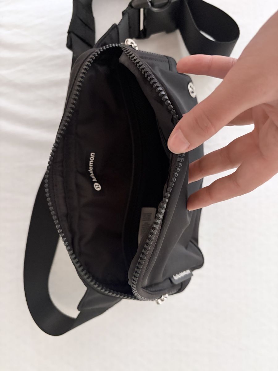 Lululemon Borse da donna: Sacoche Lululemon neuve – Nuovo (secondo la descrizione) da Montpreveyres venduto da hae_zk6g 2
