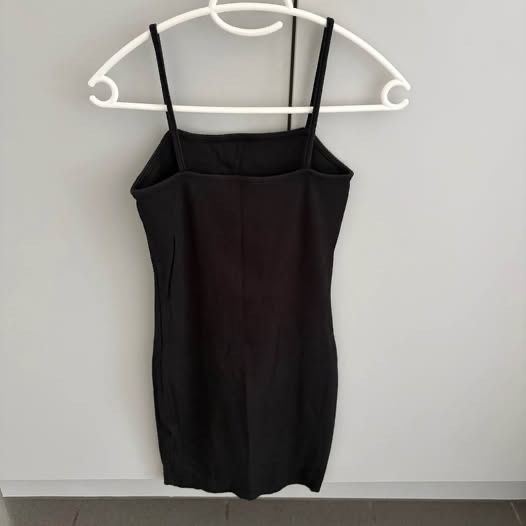 Vestiti: Mini-robe noire à bretelles fines – Usato da Dompierre FR venduto da Laetitia1999 1