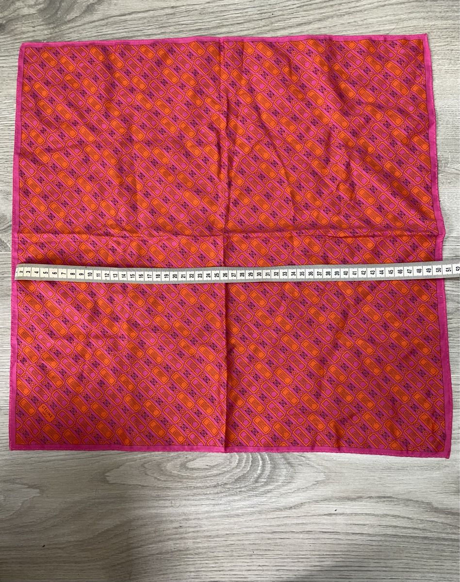 Celine Foulard & Sciarpe: Foulard Céline – Usato da Montreux venduto da Perledor 4