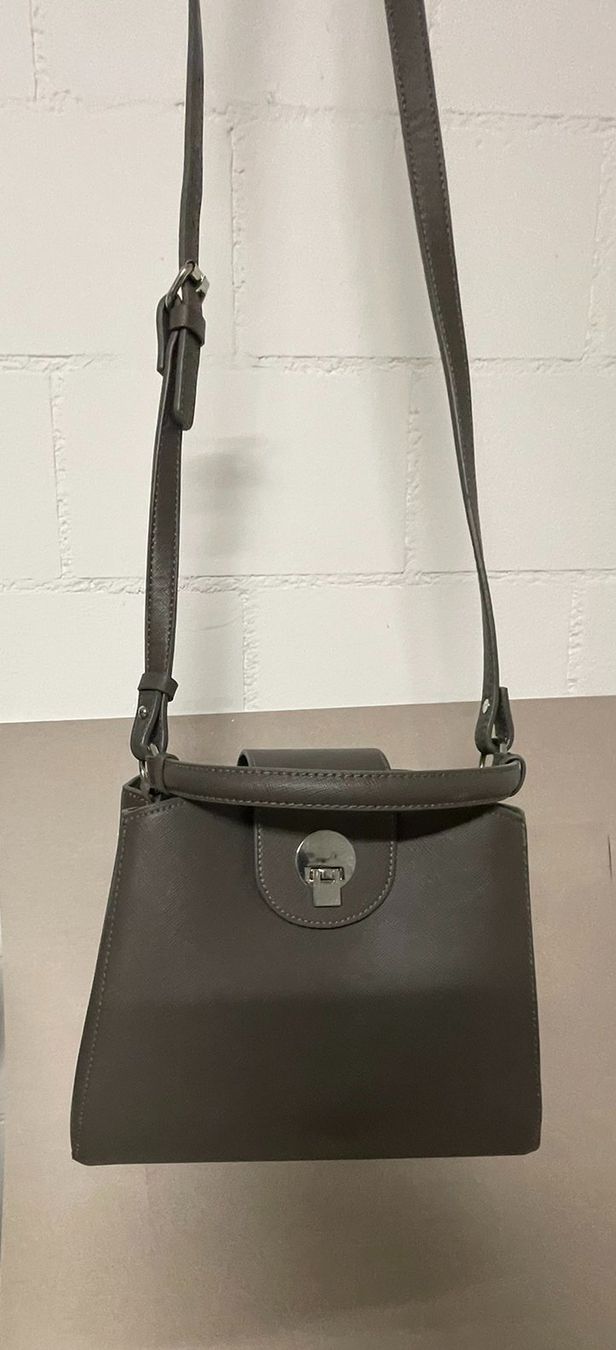 Borse da donna: NEU: Damen-Umhängtasche – Nuovo (secondo la descrizione) da Frenkendorf venduto da Yard-Sale-2000