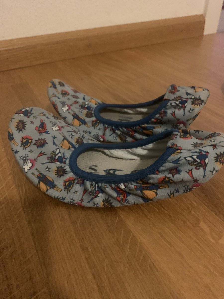 Chaussures garçon: Turnschläppli – D'occasion à Basel par Pardesi84