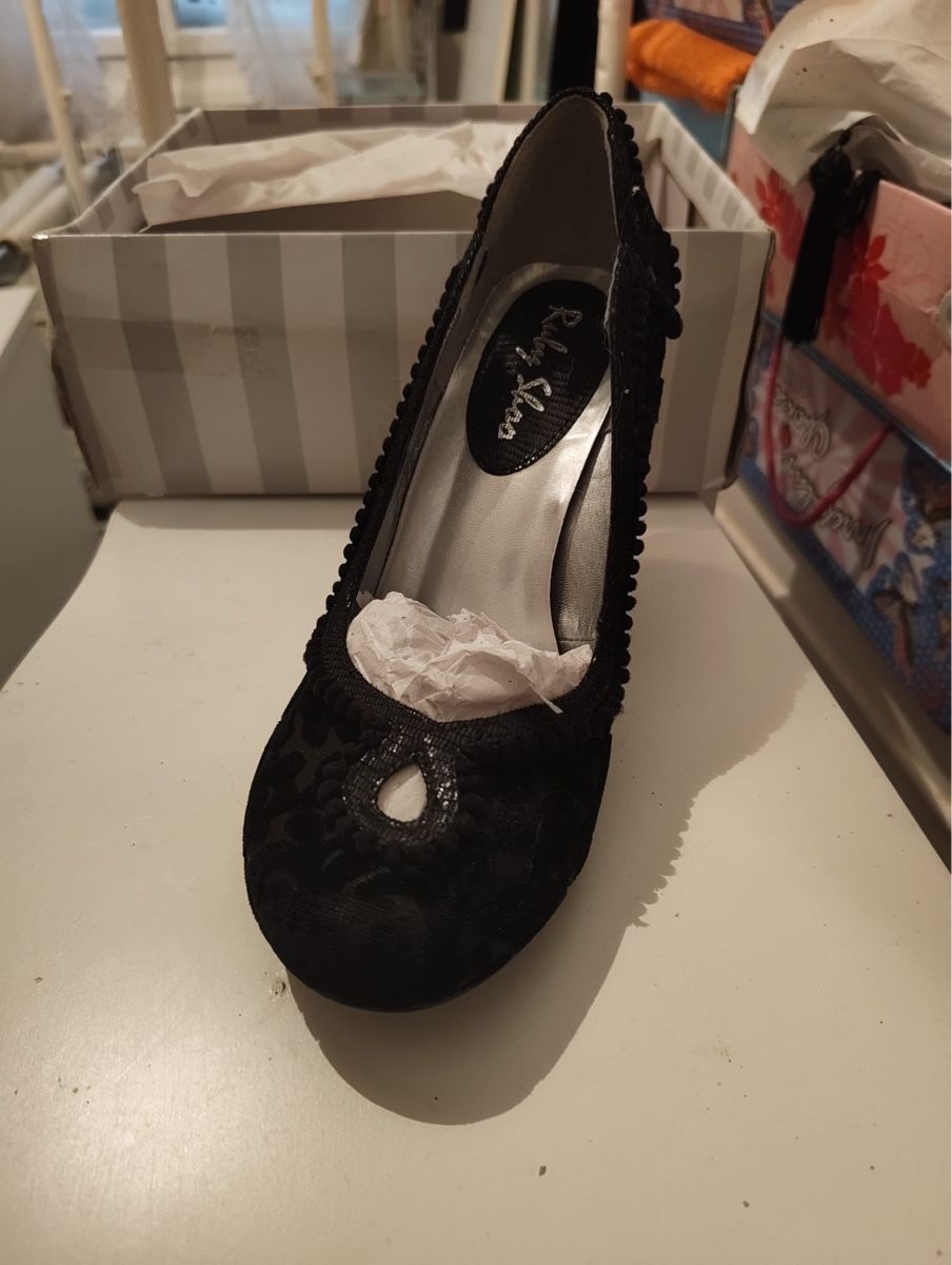 Damenschuhe: Schuhe Ruby Shoo Miley Schwarz Samt Grösse 37 – Neu (gemäss Beschreibung) aus Zürich von tos_mht7 5