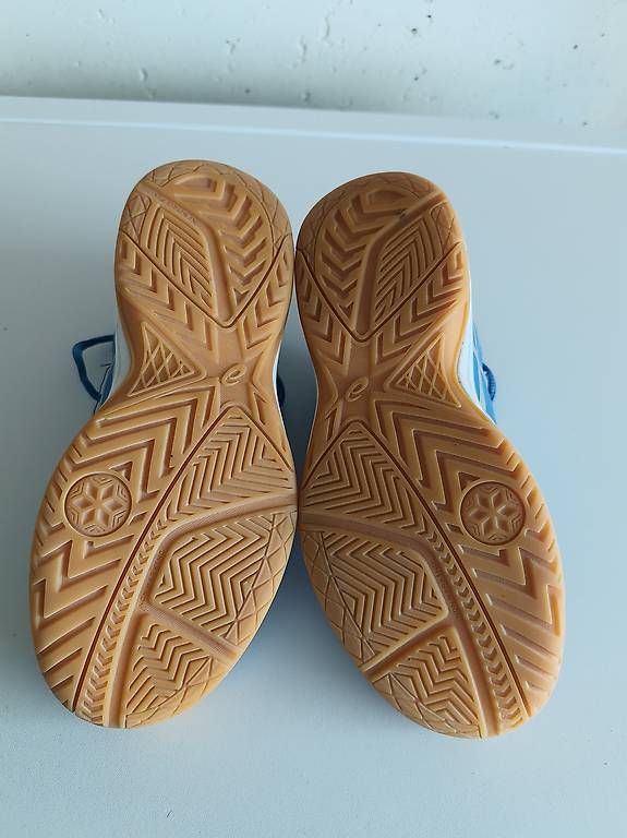 Asics Scarpe per ragazzi: Asics Hallenschuhe Grösse 36 – Usato da Grossdietwil venduto da wichtel28 2